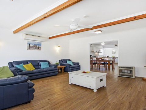 Whispering Waves - Relaxing Beach House - Nambucca Heads Accommodation 2