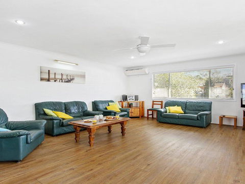 Whispering Waves - Relaxing Beach House - Nambucca Heads Accommodation 1