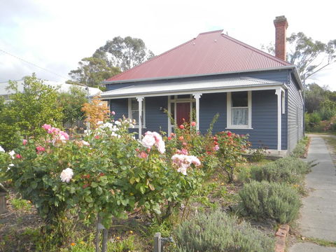 Yarram Cottage: Art And Accommodation - Nambucca Heads Accommodation 0
