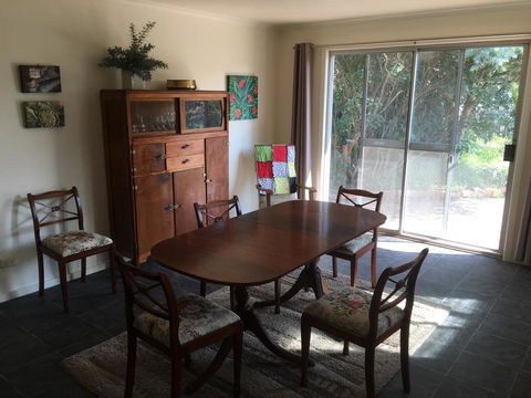 Yarram Cottage: Art And Accommodation - Nambucca Heads Accommodation 3