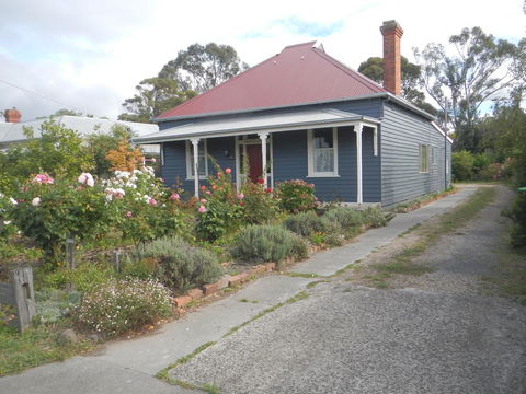 Yarram Cottage: Art And Accommodation - Nambucca Heads Accommodation 1