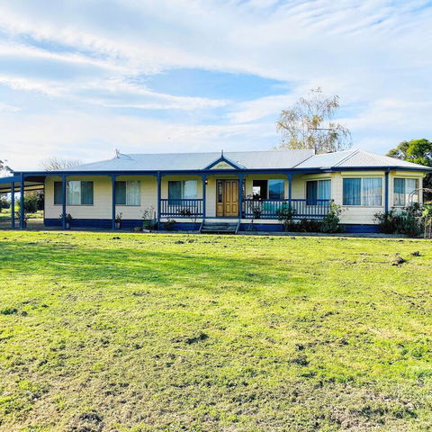 Yarragon 4 Bedroom House In Gippsland - Nambucca Heads Accommodation 3