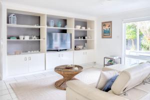 Relax At Bokarina Beach House Walk To Beach Relax By The Pool - Nambucca Heads Accommodation 6