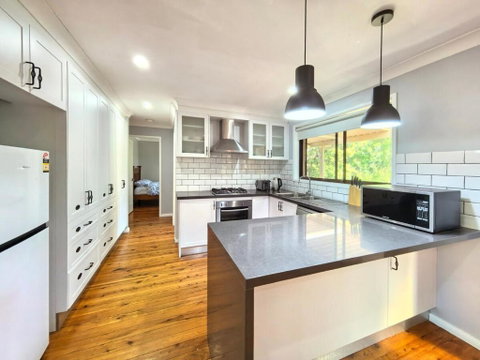 3-BR House Close To Bella Vista & Norwest Express Bus To CBD Free Parking & Wifi - Nambucca Heads Accommodation 0