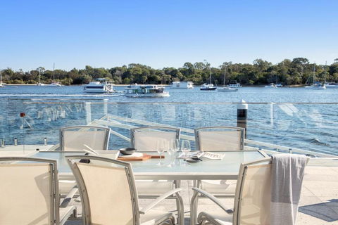 Affordable Riverfront, Pool, Private Pontoon - Nambucca Heads Accommodation 2