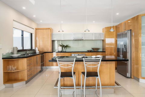 Affordable Riverfront, Pool, Private Pontoon - Nambucca Heads Accommodation 3