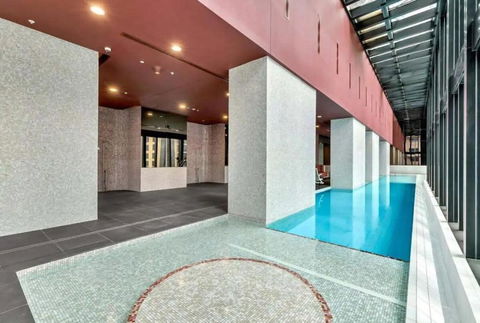 A Chic 2BR Apt Near Melbourne CBD W FREE Parking - Nambucca Heads Accommodation 2