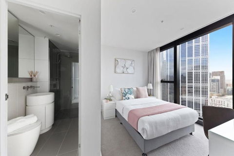 A Chic 2BR Apt Near Melbourne CBD W FREE Parking - Nambucca Heads Accommodation 3
