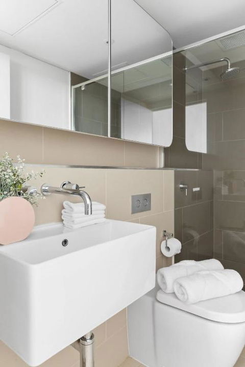 A Cozy 2BR Apt With Free WiFi In Prime Melbourne - Nambucca Heads Accommodation 3