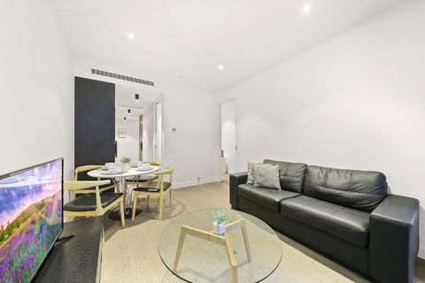 A Cozy & Lovely 2BR Apt Near Melbourne Central - Nambucca Heads Accommodation 1
