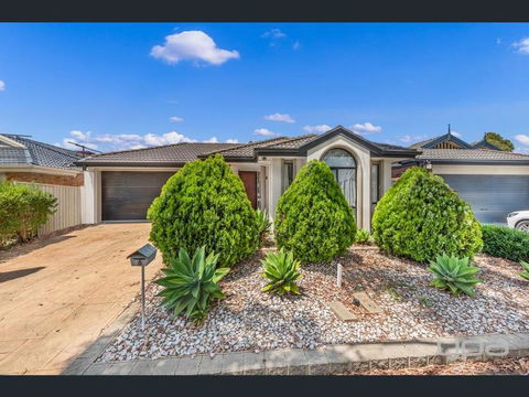 A Spacious Vacation Home Nearby Melbourne Airport - Nambucca Heads Accommodation 1