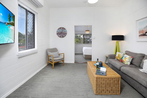 A Touch Of The Bahamas On McKenzie MK3 - Nambucca Heads Accommodation 0
