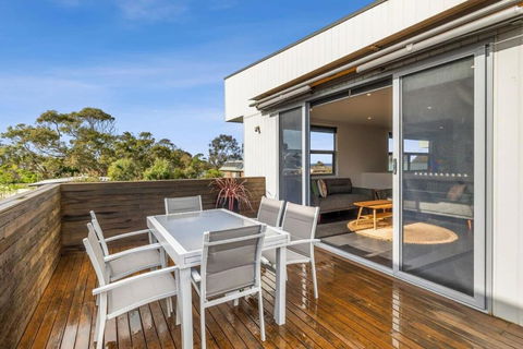 A Wave From It All Ocean Glimpse Central Torquay - Nambucca Heads Accommodation 1