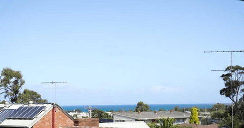 A Wave From It All Ocean Glimpse Central Torquay - Nambucca Heads Accommodation 3