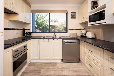 Aalen Lakeview Suite - Nambucca Heads Accommodation 3