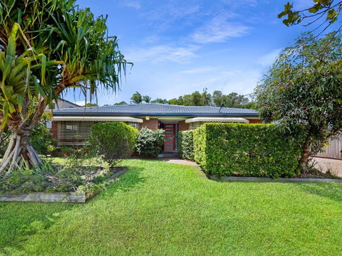 Absolute Beach Front Home -Dogs, Surf, Relax, Bush - Nambucca Heads Accommodation 4