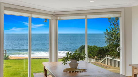 Absolute Beachfront Beauty - Pearl Beach - Nambucca Heads Accommodation 4