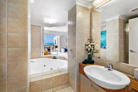 Absolute Beachfront Rolling Surf Resort - Nambucca Heads Accommodation 3