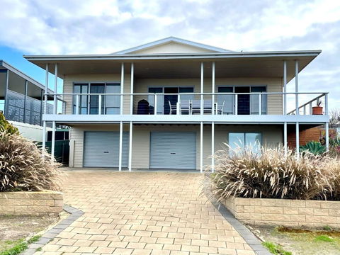 Africaine Voyage - Nambucca Heads Accommodation 1