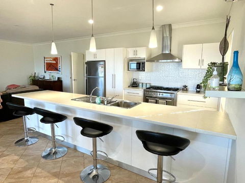 Africaine Voyage - Nambucca Heads Accommodation 0