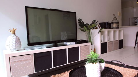 Aircon, Nespresso, Wine - Nambucca Heads Accommodation 4
