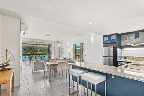 Airlie Beach Ocean Views & Resort Living @ 231 - Nambucca Heads Accommodation 4