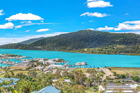 Airlie Beach Ocean Views & Resort Living @ 231 - Nambucca Heads Accommodation 1