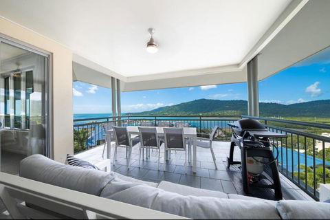 Airlie Beach Ocean Views & Resort Living @ 231 - Nambucca Heads Accommodation 2