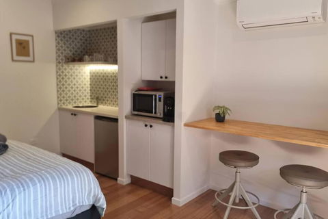 Alcorn Garden Studio Main House Attached-Dog Friendly 2 Mins Walk To Beach - Nambucca Heads Accommodation 2