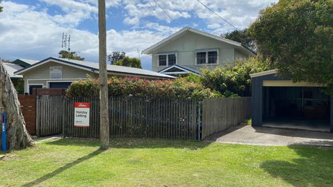 Allamanda House, 3 Willow Street - Nambucca Heads Accommodation 0