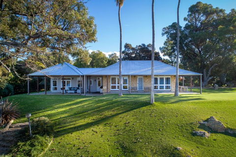 Allandale I Private Properties - Nambucca Heads Accommodation 0