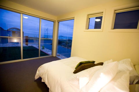Aloha Beachfront Port Fairy - Nambucca Heads Accommodation 4