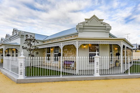 Aloha Central Luxury Accommodation - Nambucca Heads Accommodation 1
