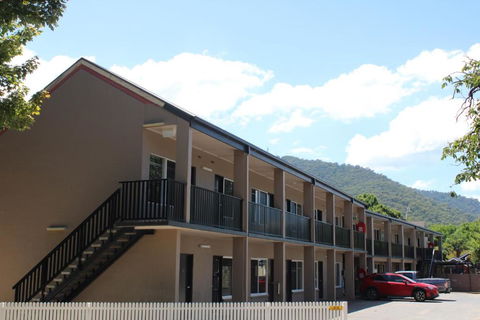 Alpine Hotel Bright - Nambucca Heads Accommodation 1