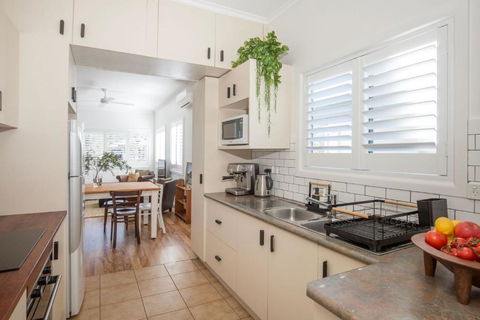 Amaroo - Pet Friendly - 2 Mins Walk To Beach - Outdoor Fireplace - Nambucca Heads Accommodation 4