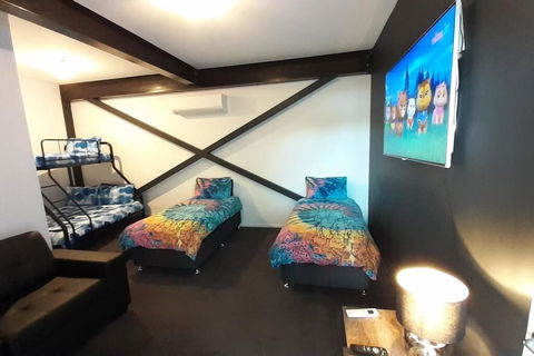 AMAZING 5-Star WATERFRONT RETREAT ON THE RIVERWALK - Nambucca Heads Accommodation 3
