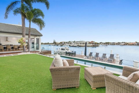 Amazing Canal House With Private Jetty, Gym & Pool - Nambucca Heads Accommodation 0