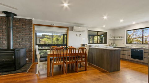 Anchored On Capes Upstairs - Nambucca Heads Accommodation 3