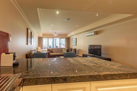Apartment 2, 9 River Lane Mannum - Nambucca Heads Accommodation 1