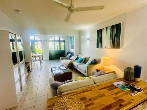 Apartment In Palm Cove - Nambucca Heads Accommodation 1