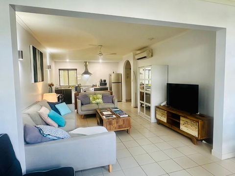 Apartment In Palm Cove - Nambucca Heads Accommodation 2