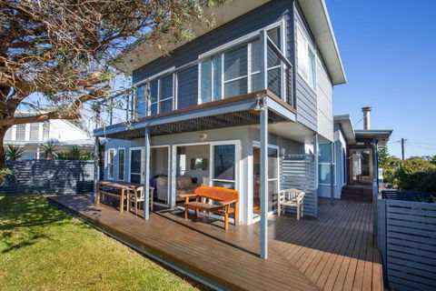 Aqua Beachfront - Pet Friendly - 2 Mins Walk To Beach - Nambucca Heads Accommodation 2