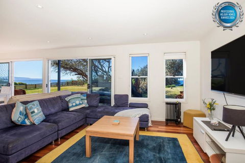 Aqua Beachfront - Pet Friendly - 2 Mins Walk To Beach - Nambucca Heads Accommodation 1