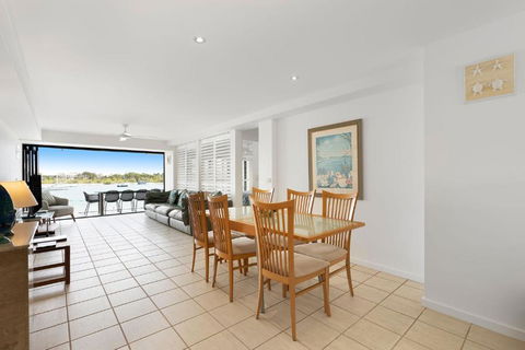 Aqua Linea 3 Noosa Parade 82 - Nambucca Heads Accommodation 4