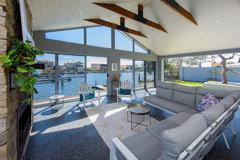 Aqua Tides- Family Home With Pool - Nambucca Heads Accommodation 2