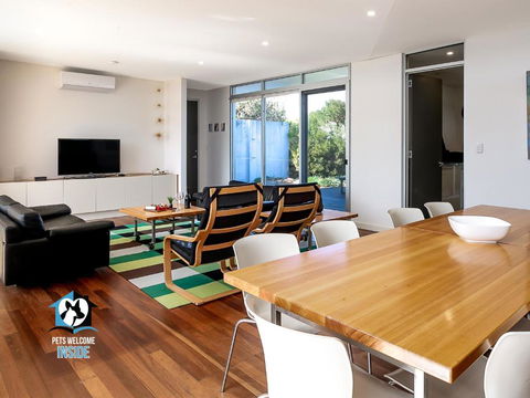 Architect Designed House Nestled In The Dunes - Nambucca Heads Accommodation 2