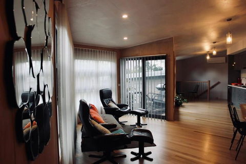 Architectural Crisp & Convenient Location - Nambucca Heads Accommodation 2