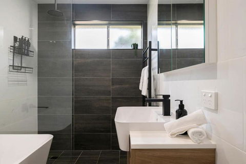 Artful Abode - Duntryleague, Vibrant Decor - Nambucca Heads Accommodation 2