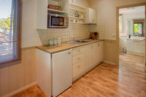 Autumn Abode Cottages - One - Nambucca Heads Accommodation 2