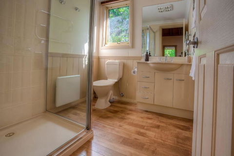 Autumn Abode Cottages - One - Nambucca Heads Accommodation 4